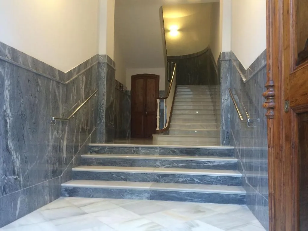 Hostal Larios Otel Málaga Konukevi