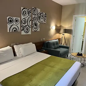 hostal-iznajar-barcelona.catalonia-hotels.com/